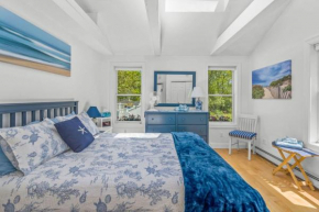 Bright and Cozy with Patio Grill and near the Beach, Golf